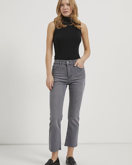 Flexible women's trousers with adjustable cut length