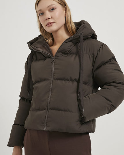 Damenjacke mit Kapuzenhut und Reissverschluss