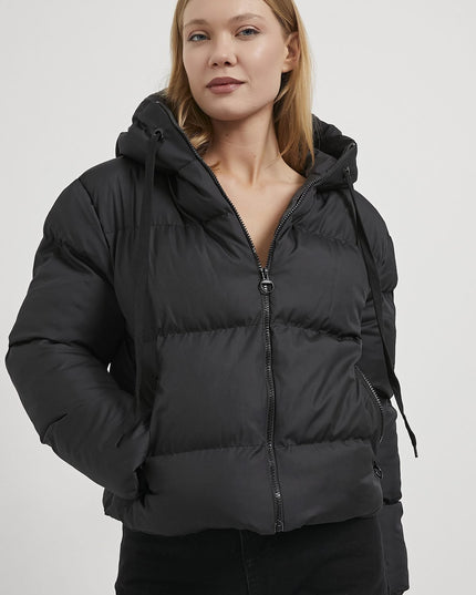 Damenjacke mit Kapuzenhut und Reissverschluss