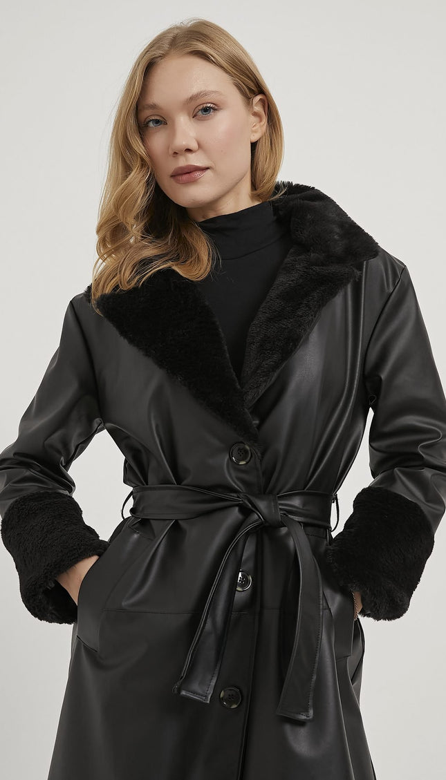 Eleganter Damenmantel mit Fellkragen