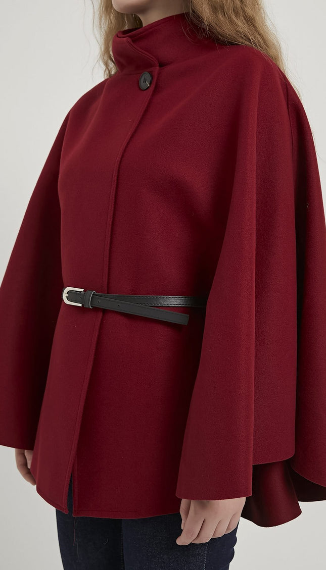 Eleganter Damenponcho mit Gürtel