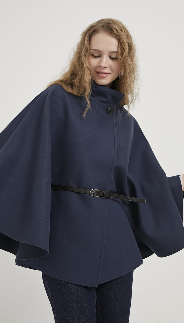 Eleganter Damenponcho mit Gürtel