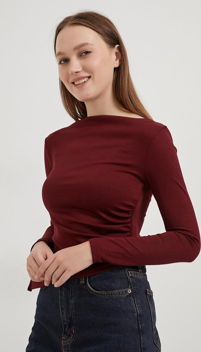 Asymmetrische Damenbluse mit Bootsausschnitt