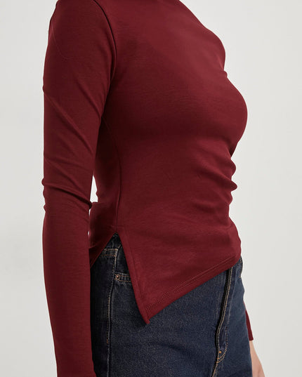 Asymmetrische Damenbluse mit Bootsausschnitt