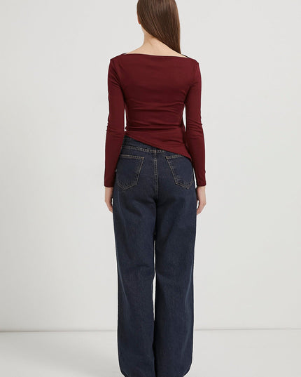 Asymmetrische Damenbluse mit Bootsausschnitt