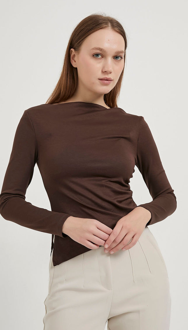 Asymmetrische Damenbluse mit Bootsausschnitt