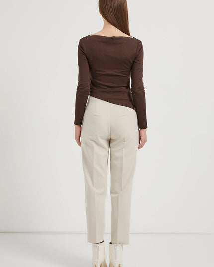 Asymmetrische Damenbluse mit Bootsausschnitt