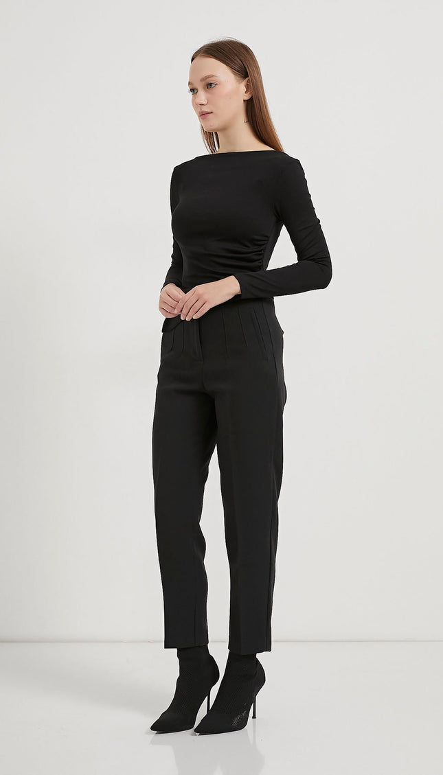 Asymmetrische Damenbluse mit Bootsausschnitt