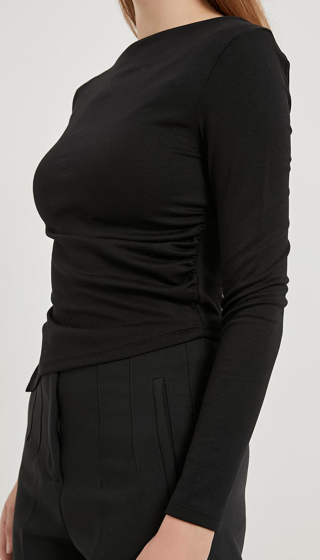 Asymmetrische Damenbluse mit Bootsausschnitt