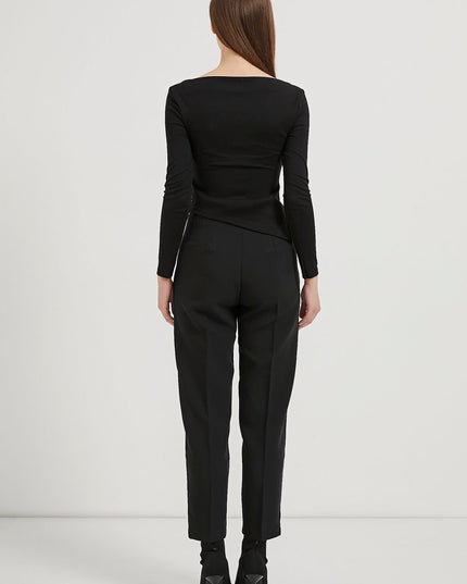 Asymmetrische Damenbluse mit Bootsausschnitt