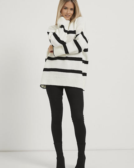 Oversize-Strickpullover mit Bisskragen weiß/schwarz