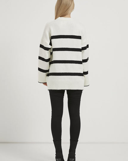 Oversize-Strickpullover mit Bisskragen weiß/schwarz