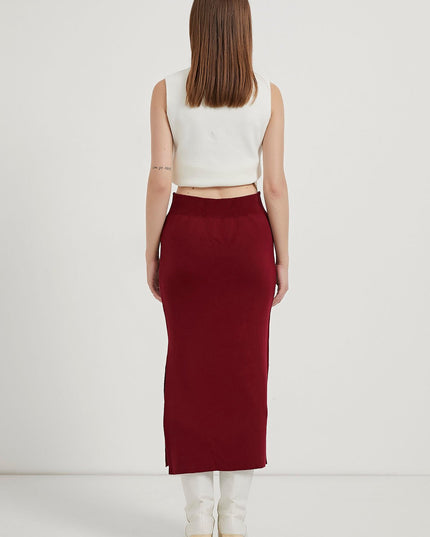 Women's midi-length knitted skirt