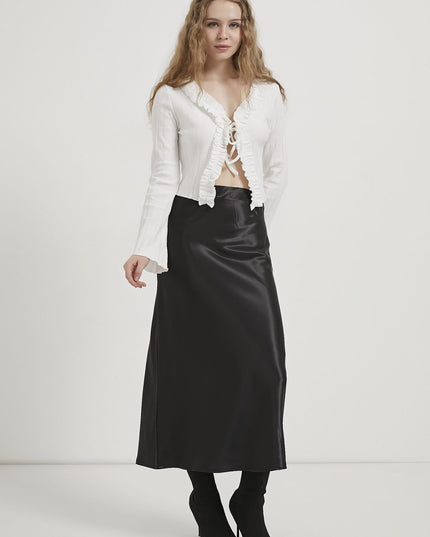 Damenbluse mit Schnürung und feinen Rüschendetails