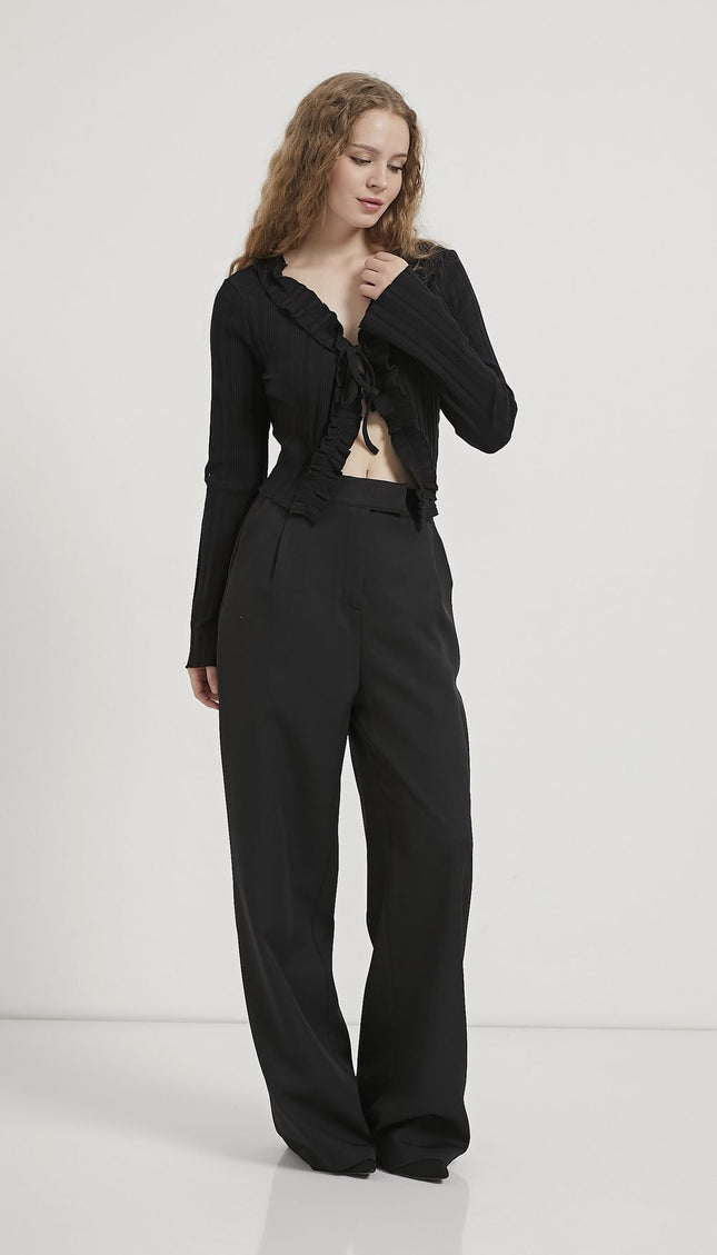 Damenbluse mit Schnürung und feinen Rüschendetails