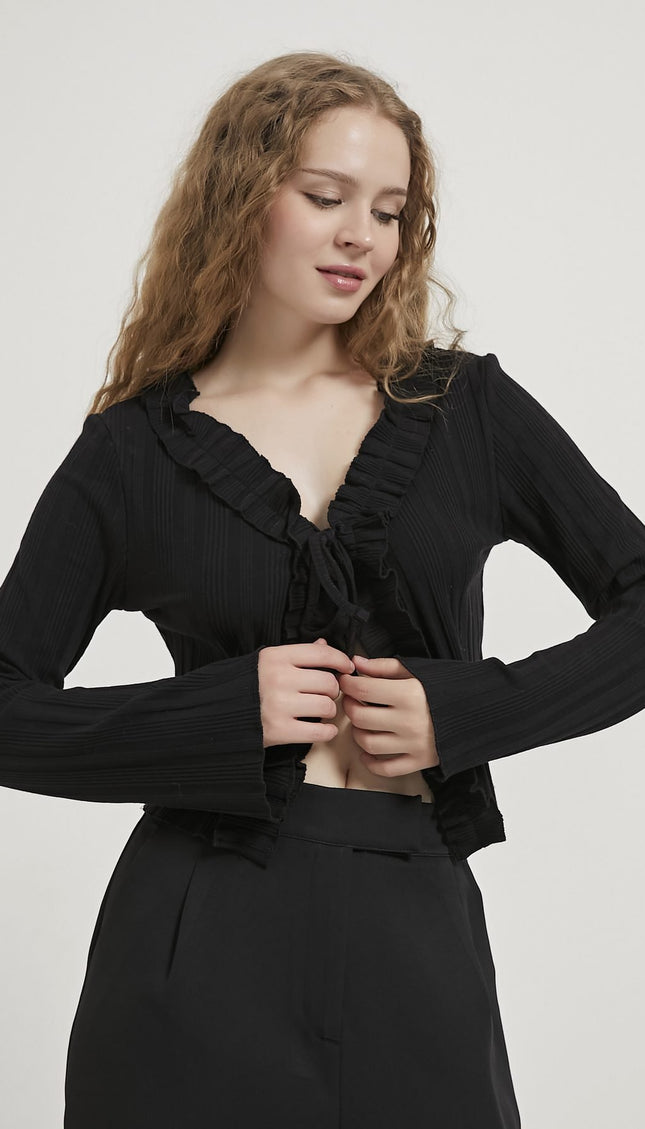 Damenbluse mit Schnürung und feinen Rüschendetails