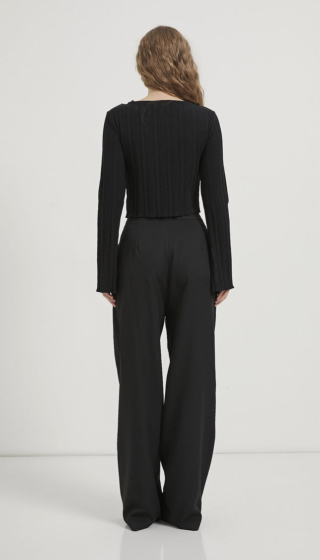 Damenbluse mit Schnürung und feinen Rüschendetails