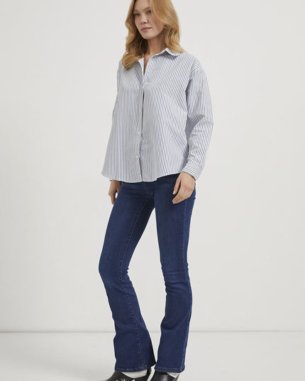 Gestreiftes Damenhemd mit offenem Kragen