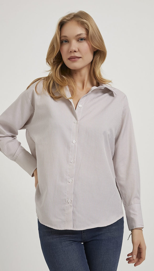 Elegantes Damenhemd mit feinen Nadelstreifen