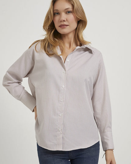 Elegantes Damenhemd mit feinen Nadelstreifen