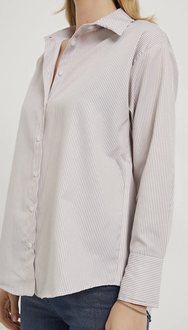 Elegantes Damenhemd mit feinen Nadelstreifen
