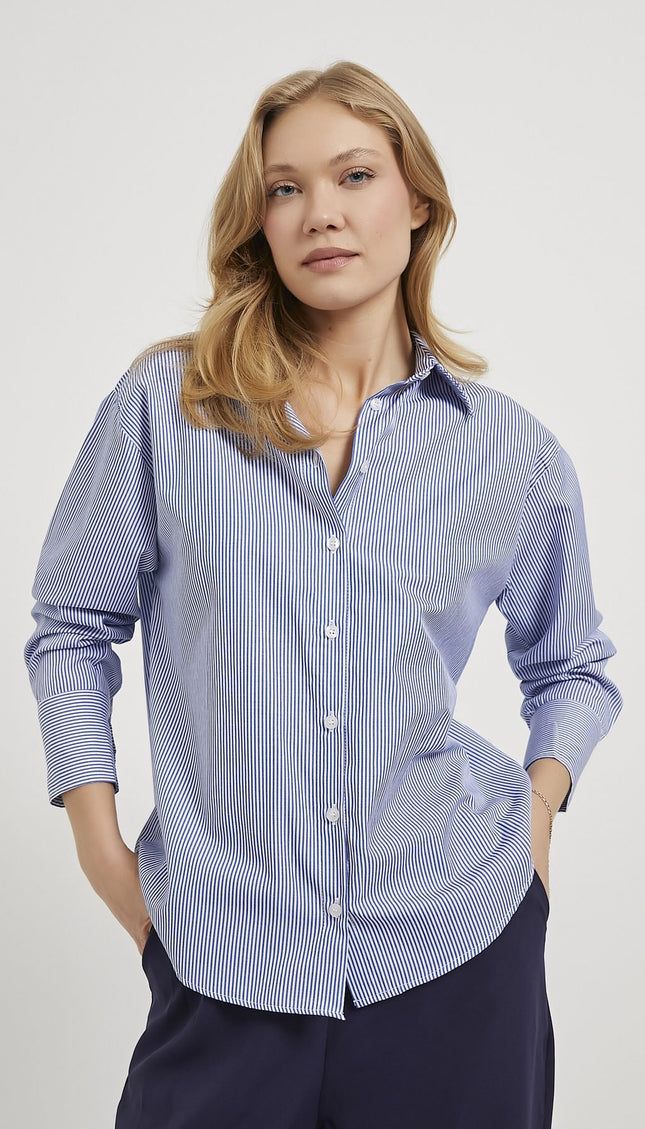 Elegantes Damenhemd mit feinen Nadelstreifen