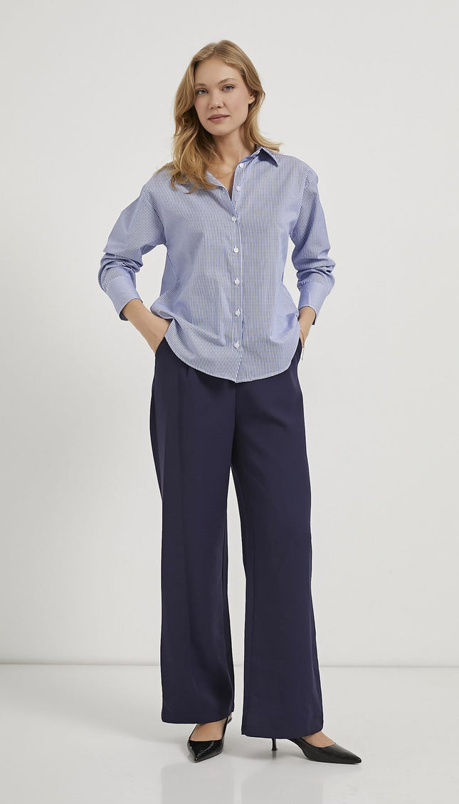 Elegantes Damenhemd mit feinen Nadelstreifen