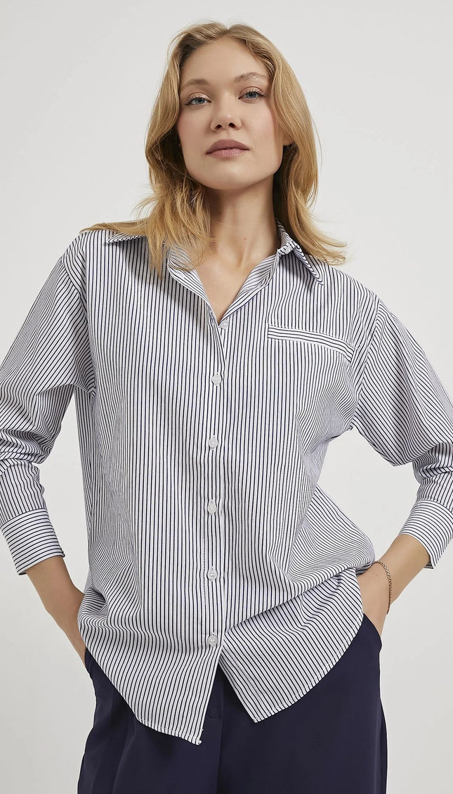 Damenhemd mit gestreiften Taschen