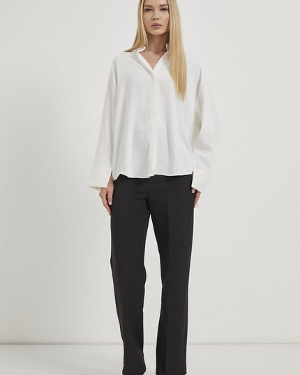 Fließendes, übergrosses Damenhemd