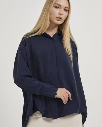 Fließendes, übergrosses Damenhemd