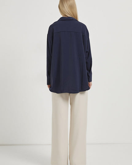 Fließendes, übergrosses Damenhemd