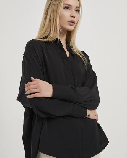 Fließendes, übergrosses Damenhemd