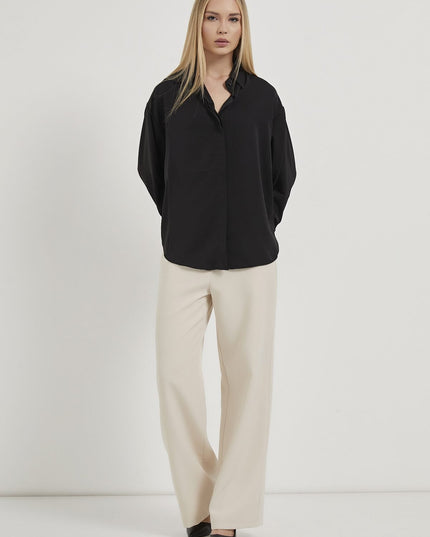 Fließendes, übergrosses Damenhemd