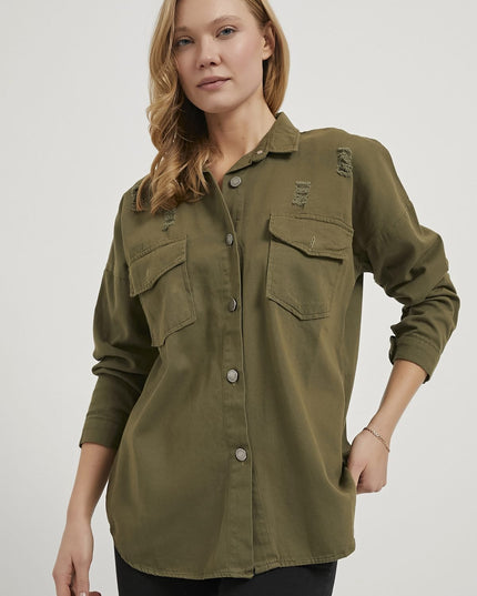 Damenhemd mit Klappentaschen und Metallknöpfen