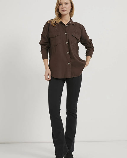 Damenhemd mit Klappentaschen und Metallknöpfen