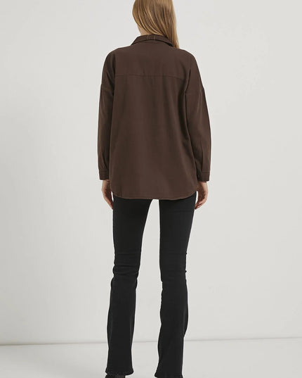 Damenhemd mit Klappentaschen und Metallknöpfen