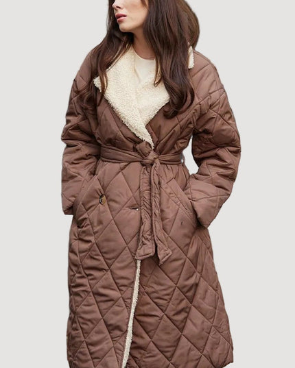 Gesteppter Damenmantel mit Gürtel und Kunstpelzkragen